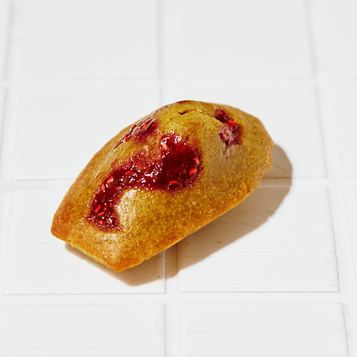 木苺のピスタチオマドレーヌ